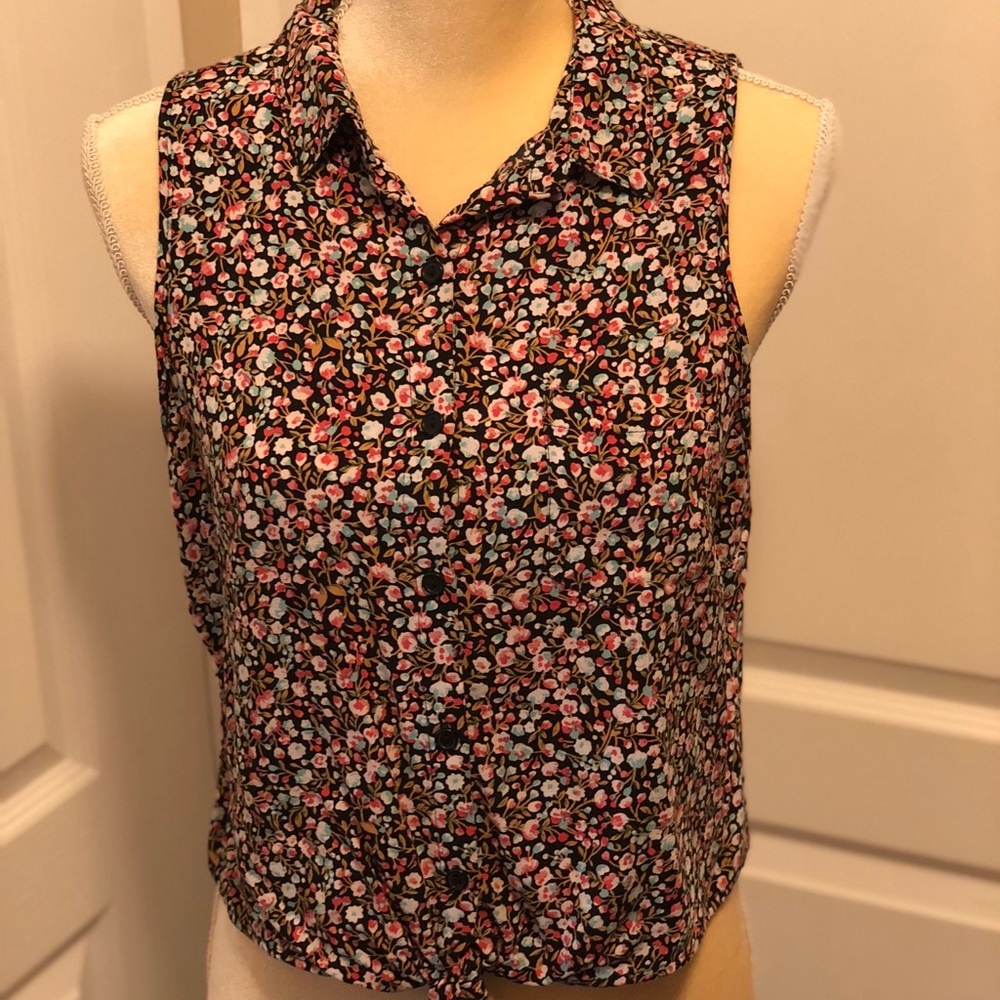 Floral Button-up Tie front